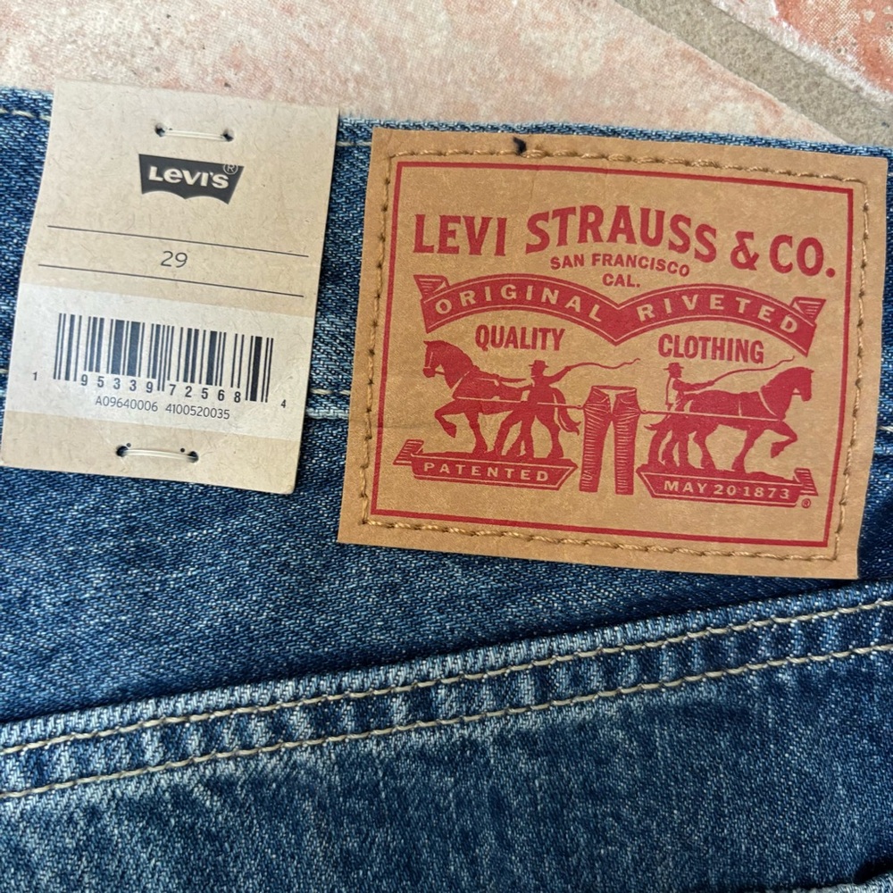 π¦ Levi's Distressed Straight Leg Jeans - Low Pro π¦ - Picture 11 of 14